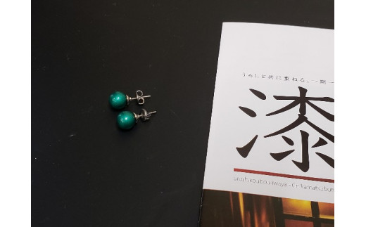 【ギフト用】【本漆塗】漆ピアス(メタリックグリーン)9ミリ玉《イヤリング可》