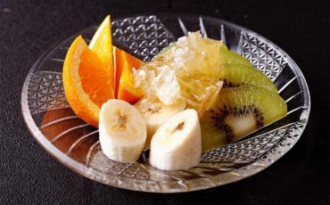 はちみつ 「極（キワミ)巣みつ」 蜜蜂が巣に貯蔵したままの蜂蜜です 310g 巣蜜 蜂蜜 ハチミツ コムハニー 国産 デザート 数量限定 ビタミン ミネラル ギフト 贈答品 プレゼント 箱入り