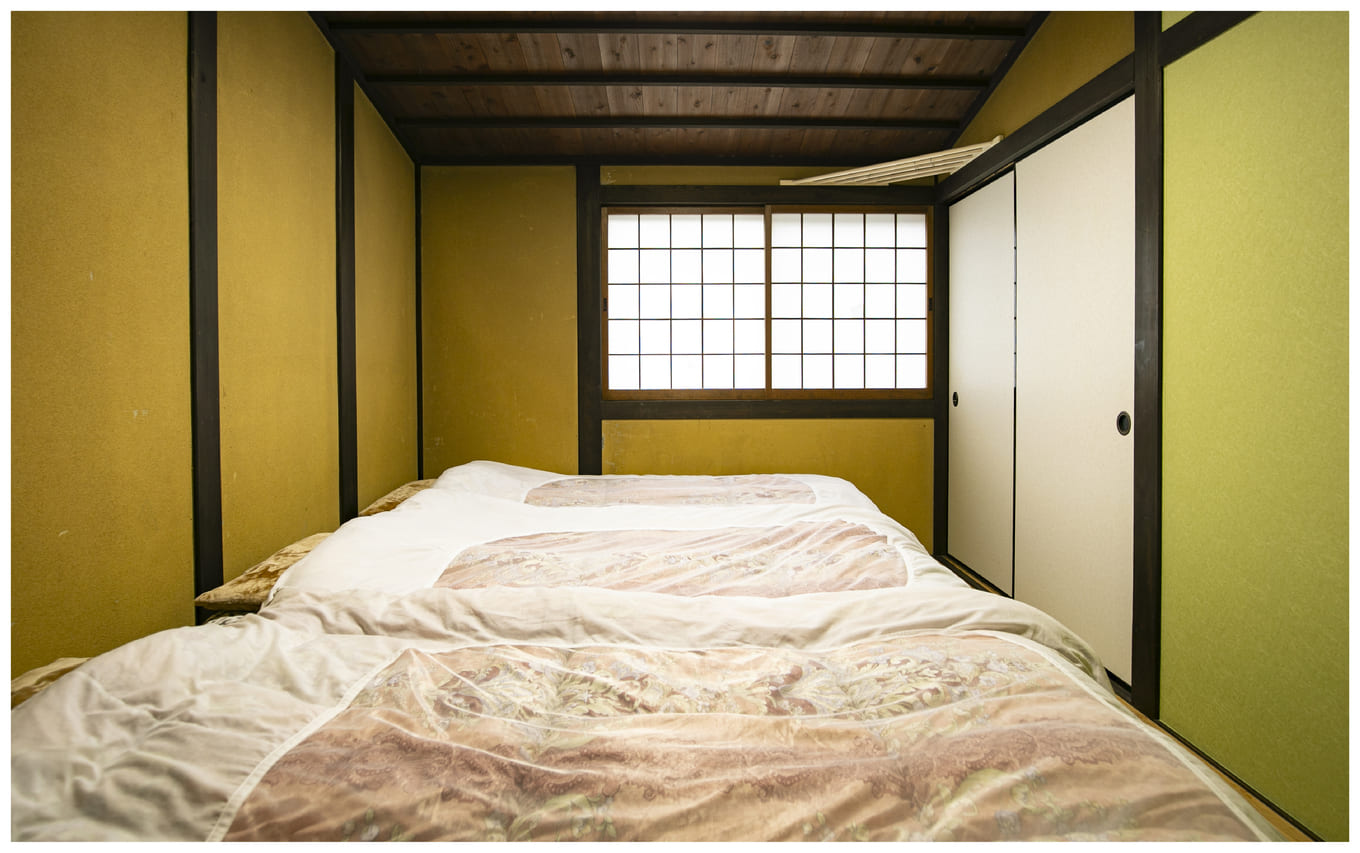 【1日1組一棟貸切】男ノ子焼の里 夕食BBQ食材付宿泊券（4名様） 【レターパック】 キャンプ 宿泊 ゲストハウス 1棟貸し 宿泊券 4名様 BBQ バーベキュー 食材付き お米付き 1日1組 限定 旅行 自然 アウトドア 子供 子連れ 遊び 福岡県 八女市