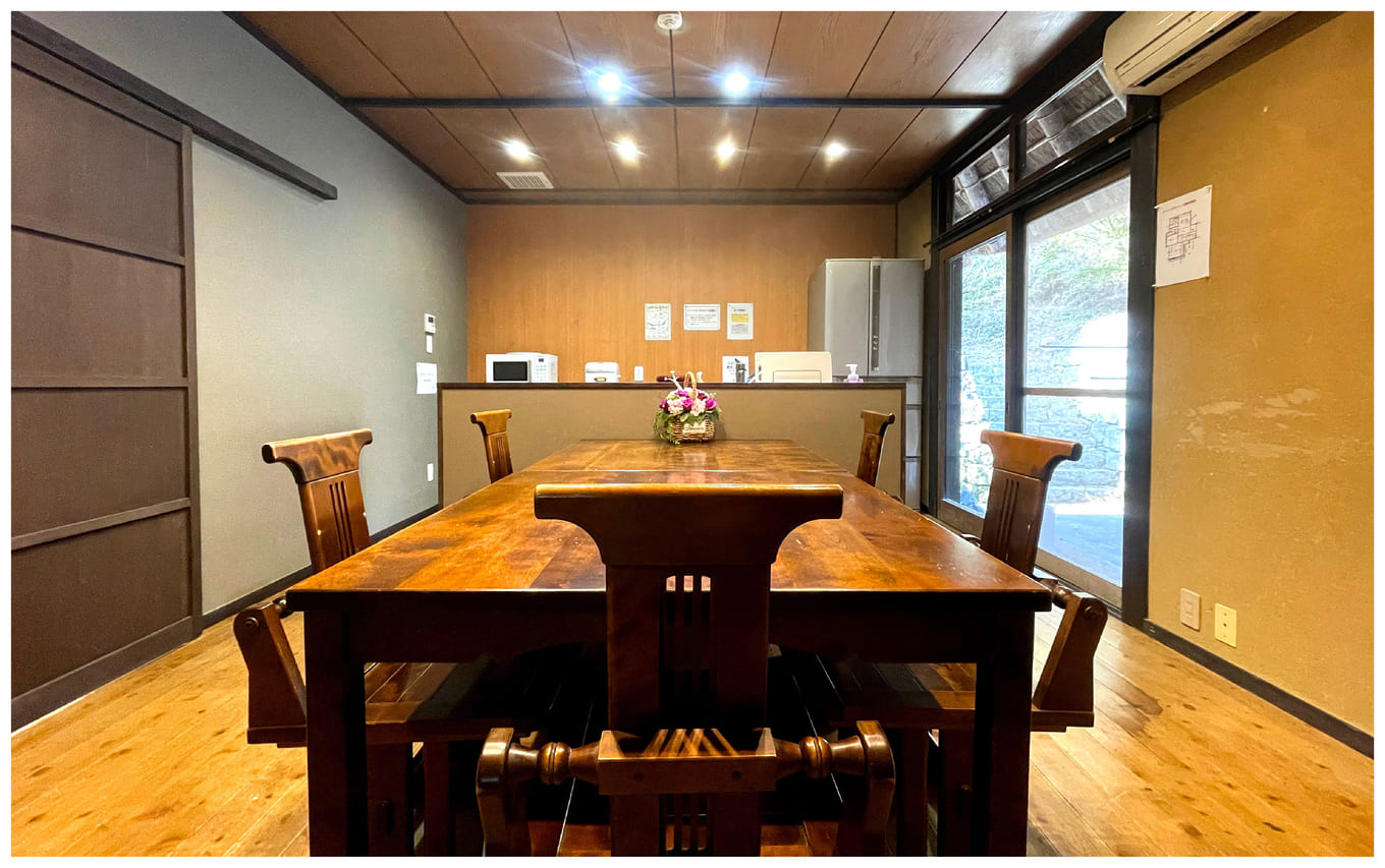 【1日1組一棟貸切】男ノ子焼の里 宿泊券（4名様まで） 【レターパック】キャンプ 宿泊 素泊まり BBQ バーベキュー ゲストハウス 1棟貸し 4名様 お米付き 1日1組 限定 旅行 自然 アウトドア 福岡県 八女市