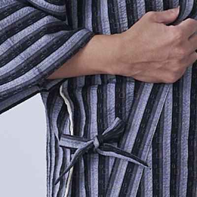 筑後市産の織物　紳士用甚平(しじら織・縞柄) 黒 LLサイズ