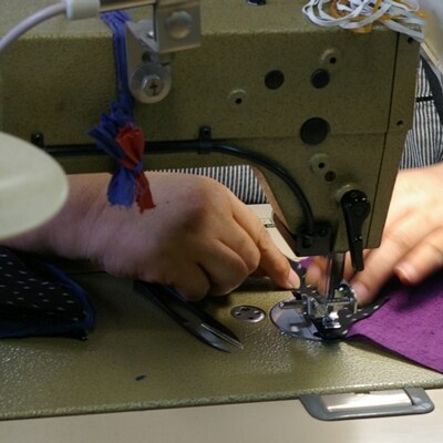 筑後産の織物「キッチンエプロン」　紫