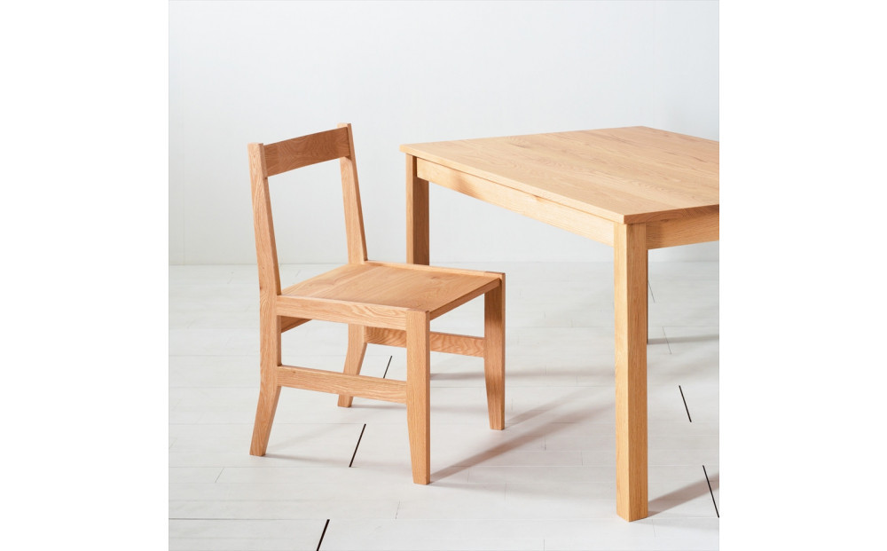ダイニングチェア オーク無垢材 シンプルでスタンダードな飽きのこないデザイン