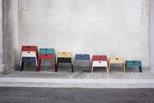 【PRIMO スタッキングスツール グンジョウM】★腕利きの職人が仕上げたマットな高級感のある色彩と色褪せにくいセラウッド塗装 便利な収納付きで軽くて丈夫な実用性も兼ね備えたスツール