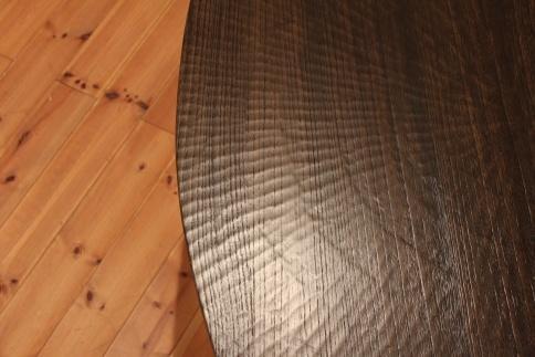 【異邦人 あぐら卓】★さざ波のような優しい表情を持ち、浮造り加工を施した独特の風合いを楽しめます