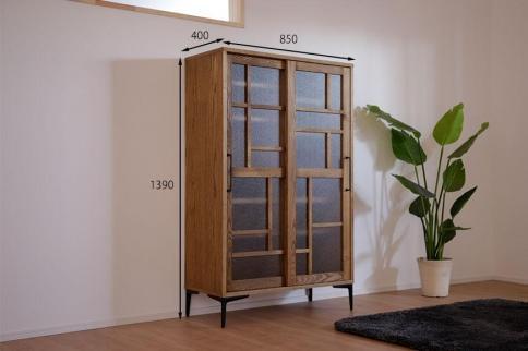 【amico／アミコ  85キャビネット】★レトロなガラス扉がノスタルジックな雰囲気を感じるおしゃれなデザインのキャビネット強くて頑丈なアッシュ材の木目と質感を活かしたオイル塗装仕上げ