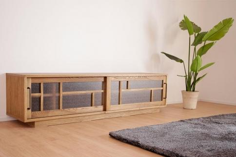 【amico／アミコ 180TVボード】★レトロなガラス扉がノスタルジックな雰囲気を感じるおしゃれなデザインのTVボード強くて頑丈なアッシュ材の木目と質感を活かしたオイル塗装仕上げ