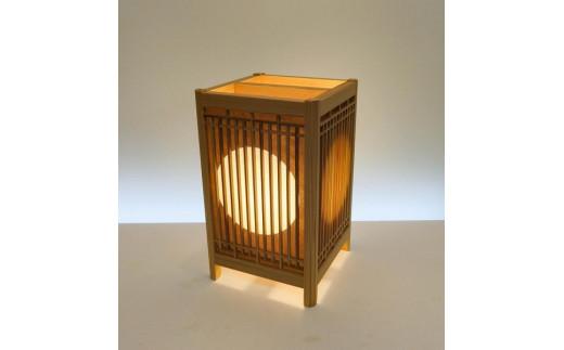 角行灯「匠」 Mサイズ 楮和紙 無地(晒)月 縦格子組子デザイン