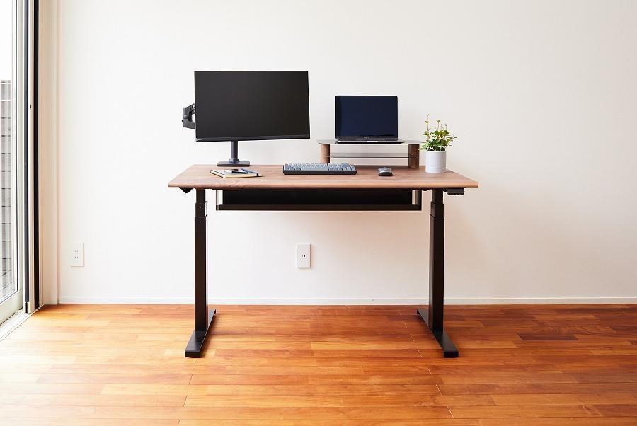 【幅120cm】【ウォールナット】【配線トレー付】【ミニシェルフ付】 電動昇降デスク 無垢材 パソコンデスク WAAKstandingPro
