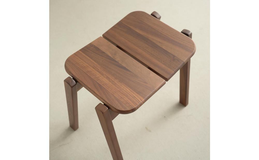 積み重ねできる無垢の板座スツール AKI 持手無し ウォルナット スタッキング キッズ 辻製作所