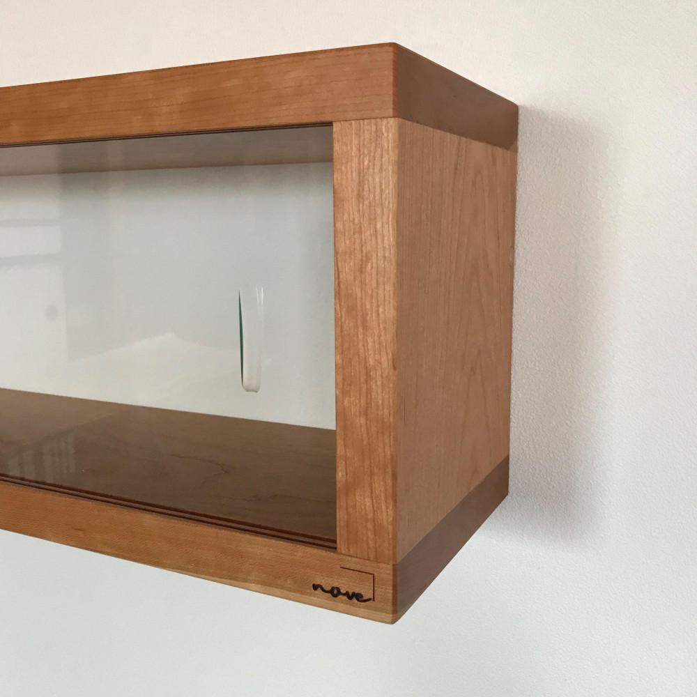 【ボックスシェルフ：壁に取り付ける(引っ掛ける)家具 ガラスの引き戸】棚 シェルフ ウォールシェルフ ラック ウォールラック カップボード 食器棚 チェリー ガラス 引き戸 壁掛け 壁掛け収納 石膏ボード 賃貸 どこでも nove