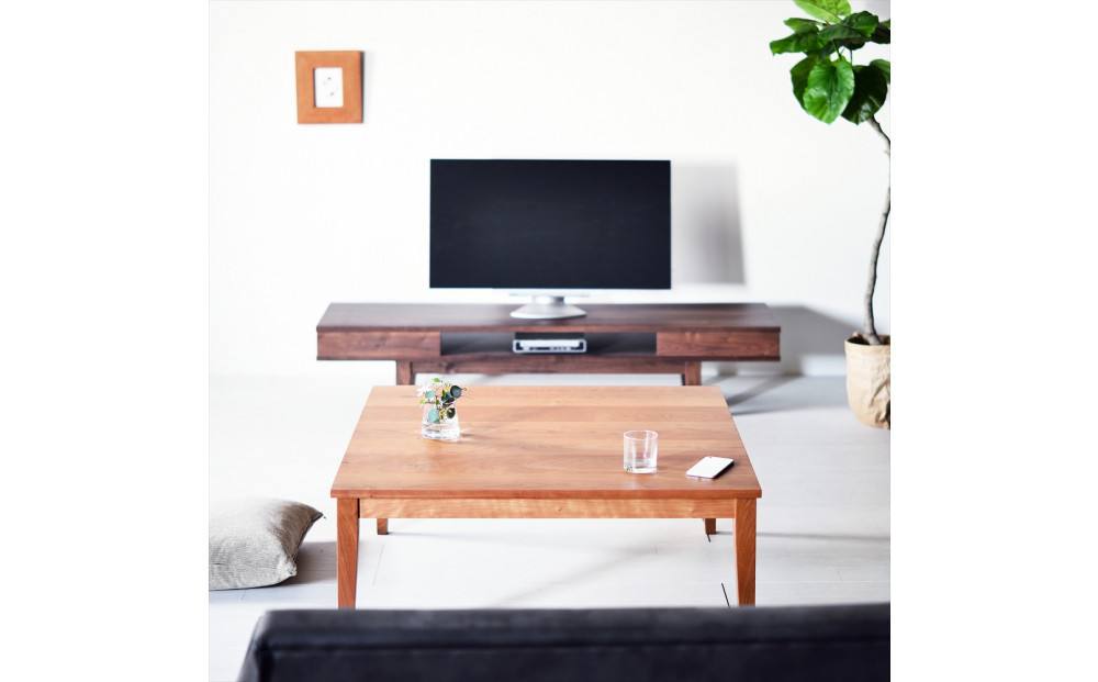【シンプルモダンな家具のお部屋に】 シャープなデザインのＮＯ１センターテーブル120×120 チェリー ローテーブル 無垢材 国産 大川家具