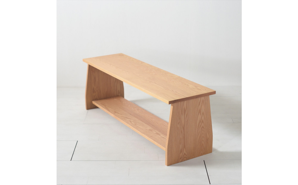 座面の下にモノが置けるシェルフベンチ オーク無垢材 ベンチの他にもパソコンデスクやテレビボーとしても使えます