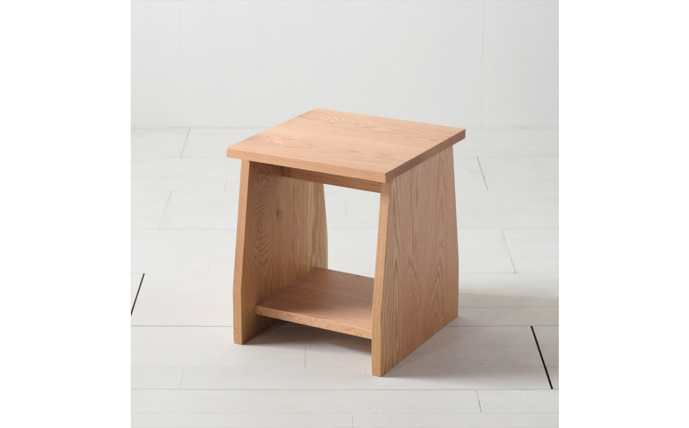 座面の下にモノが置けるシェルフスツール オーク無垢材 ベンチの他に花台やステップ、ベッドサイドテーブルとしても使えます