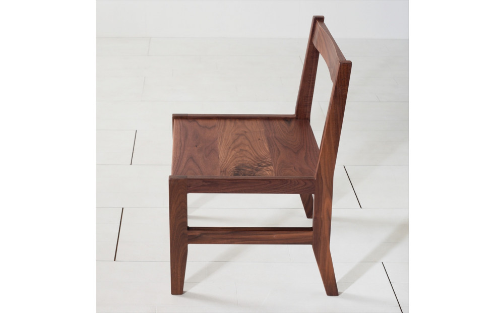 ダイニングチェア ウォールナット無垢材 シンプルでスタンダードな飽きのこないデザイン