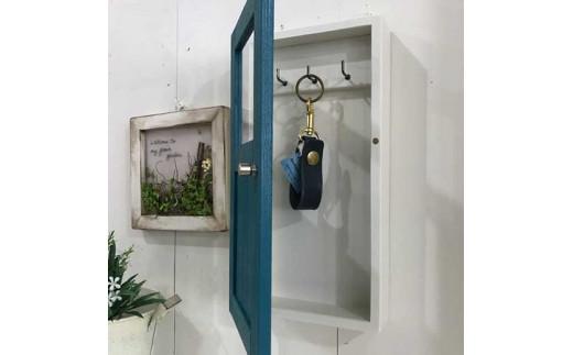 小さな扉のキーボックス 青色