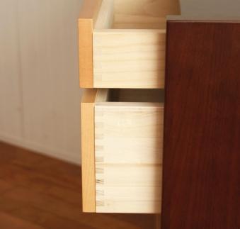 【MOBEL／メーベル 60-5チェスト】★引出しが本体に入り込んだフラットなデザインに異なる5種類の天然木を使った優しいグラデーションの≪5段≫チェスト