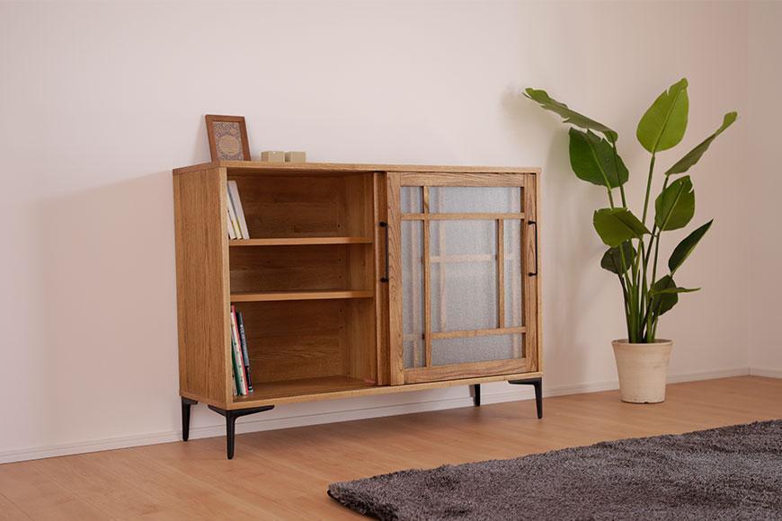 【amico／アミコ 120キャビネット】★レトロなガラス扉がノスタルジックな雰囲気を感じるおしゃれなデザインのキャビネット強くて頑丈なアッシュ材の木目と質感を活かしたオイル塗装仕上げ