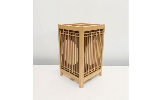 角行灯「匠」 Mサイズ 楮和紙 無地(晒)月 縦格子組子デザイン