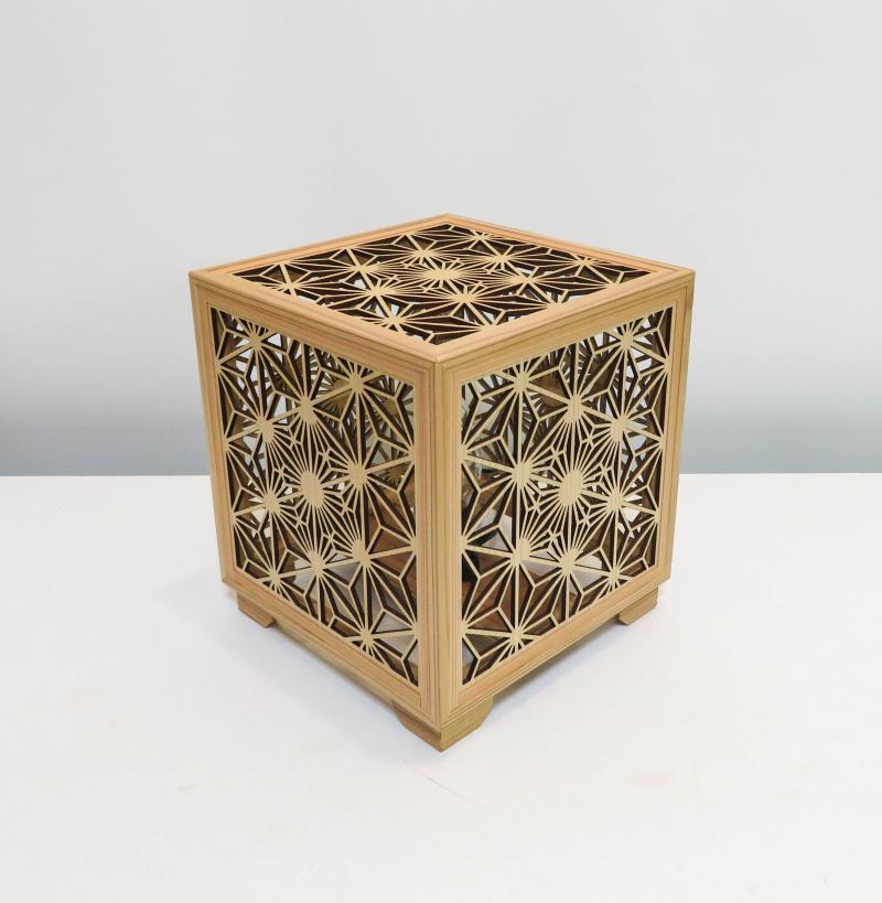 レーザー行灯「趣」キューブ 八重桜と麻の葉組子模様