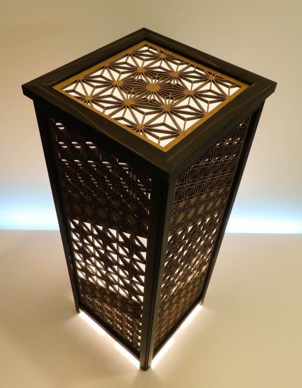 レーザー行灯「趣」Lサイズ 竜胆と八重麻の葉組子デザイン 和紙貼り 高さ65cm LED電球付き