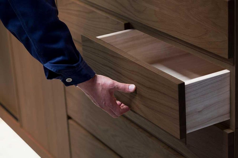 チェスト タンス 幅148 5段 奥行44 ウォールナット 無垢 桐たんす 桐箪笥 箪笥 木製 婚礼 衣類収納 大川家具 丸田木工 ミンクス