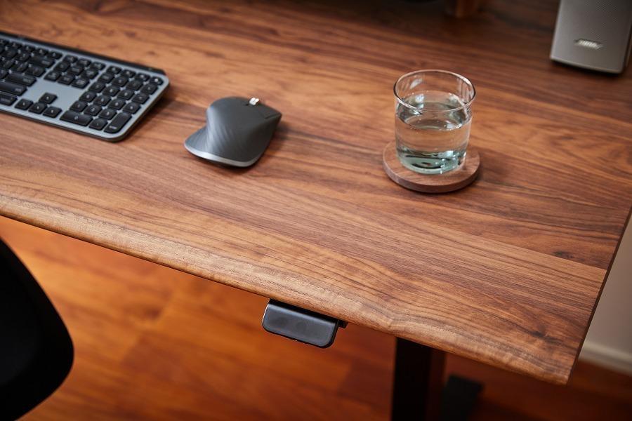 【幅120cm】【ウォールナット】【シェルフ付】 電動昇降デスク 無垢材 パソコンデスク WAAKstandingPro