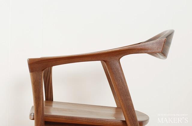 ウォールナット無垢材のダイニングチェア タイド板座 肘付 アームチェア【福岡県・辻製作所】