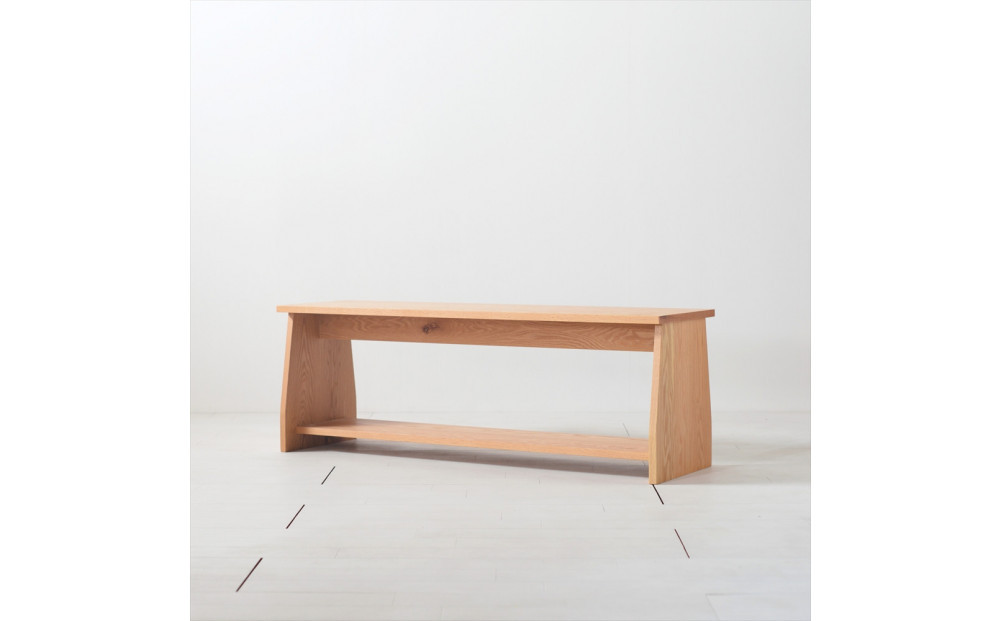 座面の下にモノが置けるシェルフベンチ オーク無垢材 ベンチの他にもパソコンデスクやテレビボーとしても使えます