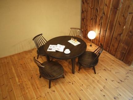 【異邦人 あぐら卓 5点セット】★さざ波のような優しい表情を持ち、浮造り加工を施した独特の風合いを楽しめます