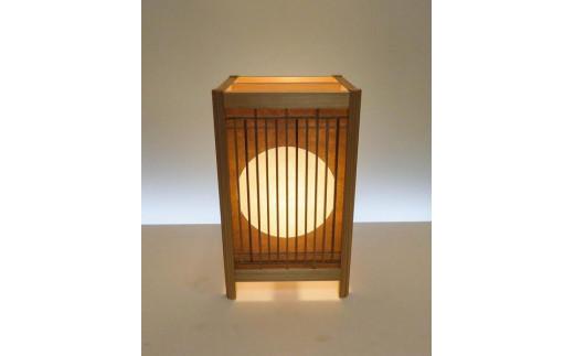 角行灯「匠」 Mサイズ 楮和紙 無地(晒)月 縦格子組子デザイン