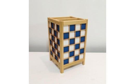 角行灯「匠」 Mサイズ 楮和紙 無地(晒) 紺色 市松模様(格子組子)