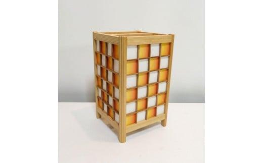 角行灯「匠」 Mサイズ 楮和紙 無地(晒) 橙色 市松模様(格子組子)