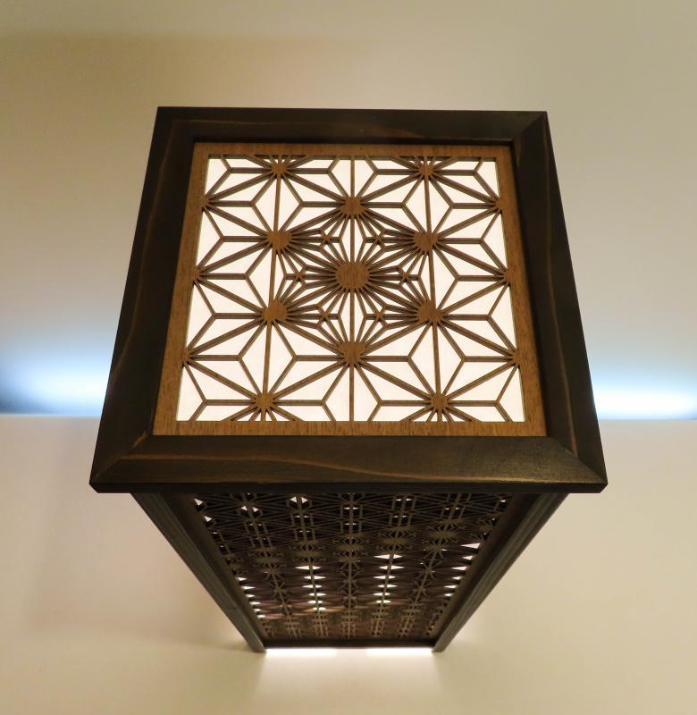 レーザー行灯「趣」Lサイズ 竜胆と八重麻の葉組子デザイン 和紙貼り 高さ65cm LED電球付き