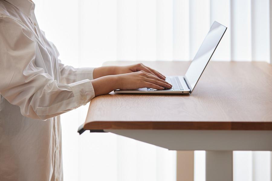 【幅120cm】【オーク】【配線トレー付】 電動昇降デスク 無垢材 パソコンデスク WAAKstandingPro