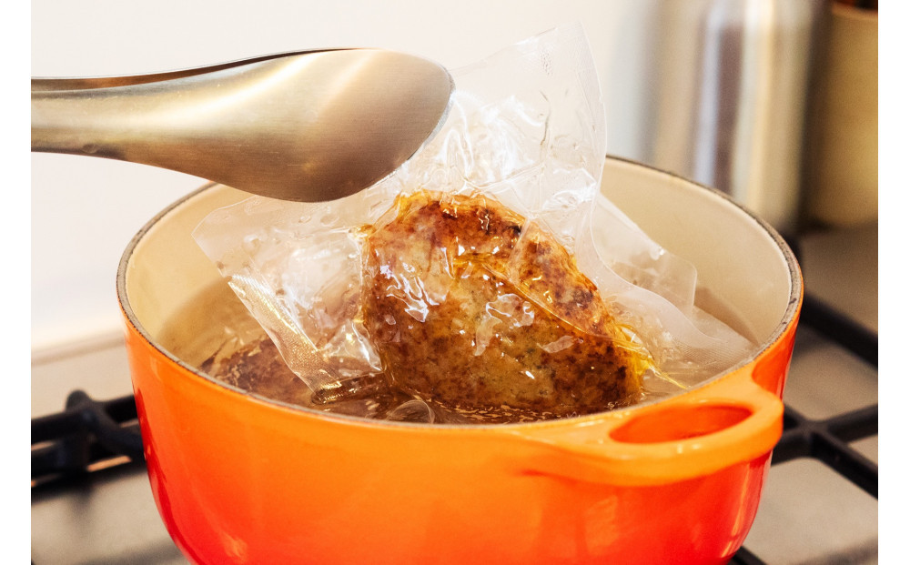 焼き師ママが焼いた九州ハンバーグ ・ジャポネソース(5個),のりとゴルゴンゾーラソース(5個入り)