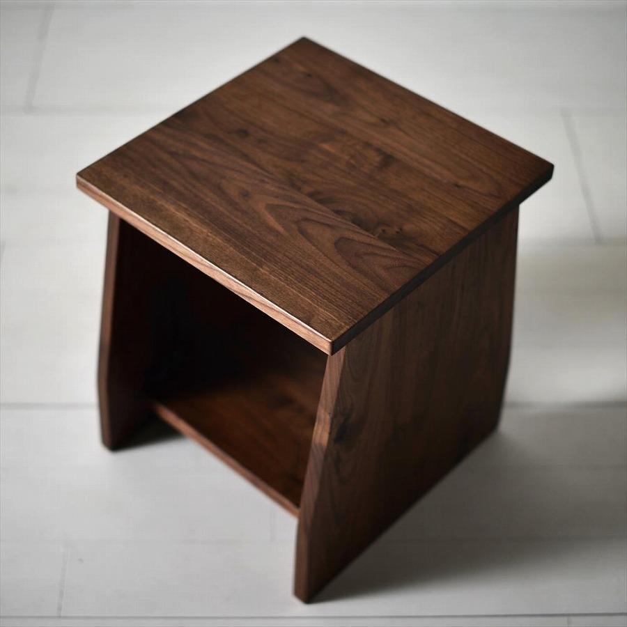 座面の下にモノが置けるシェルフスツール　ウォールナット　ベンチの他に花台やステップ、ベッドサイドテーブルとしても使えます