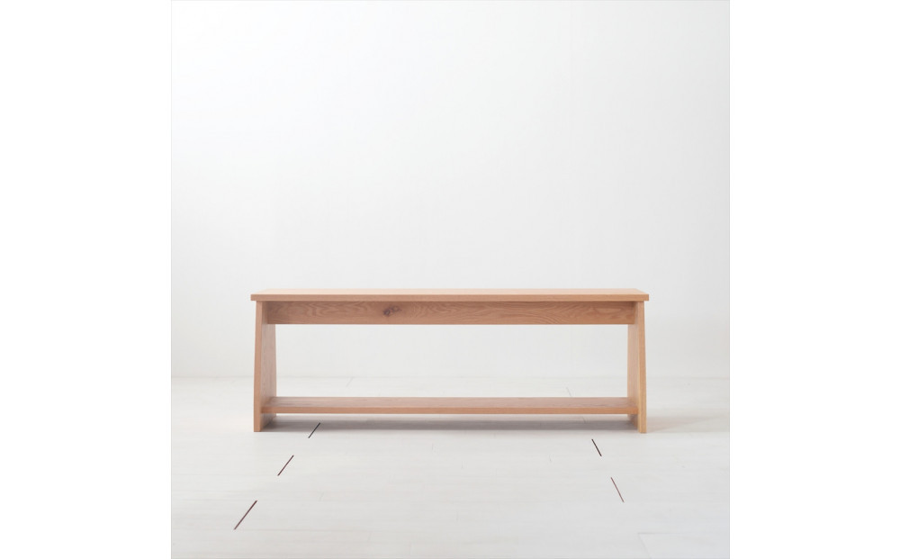 座面の下にモノが置けるシェルフベンチ オーク無垢材 ベンチの他にもパソコンデスクやテレビボーとしても使えます