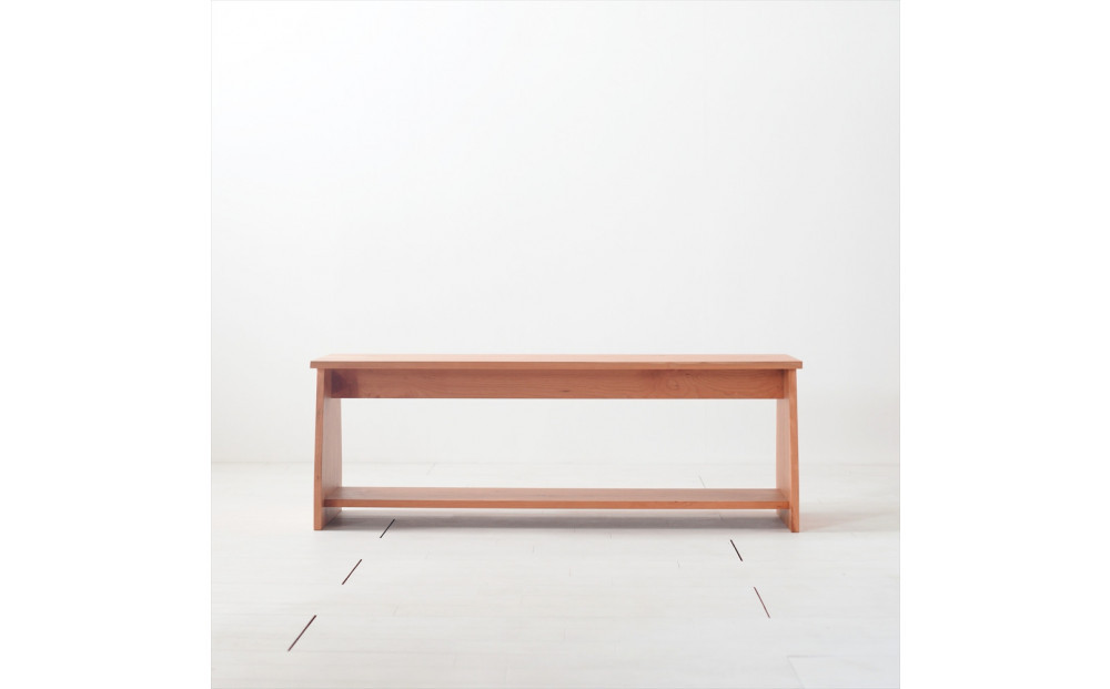 座面の下にモノが置けるシェルフベンチ チェリー無垢材 ベンチの他にもパソコンデスクやテレビボーとしても使えます