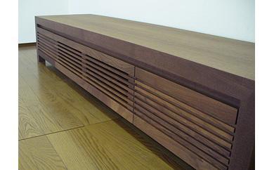 【HARKI テレビボード 180cm】 ウォールナット オイルフィニッシュ リモコン対応 無垢材のルーバー扉が印象的なテレビボード