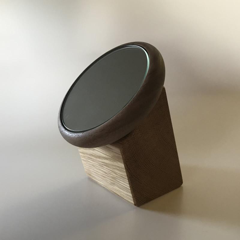 【Face Mirror　ウォールナット材+オーク材】ハンドミラー（手鏡）としてもスタンドミラー（卓上）