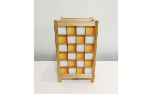 角行灯「匠」 Mサイズ 楮和紙 無地(晒) 橙色 市松模様(格子組子)