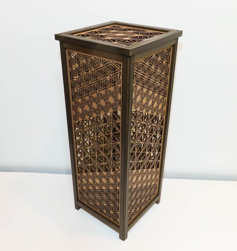 レーザー行灯「趣」Lサイズ  竜胆と八重麻の葉組子デザイン 高さ65cm LED電球付き