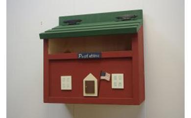 壁掛け横長POST カントリーレッド