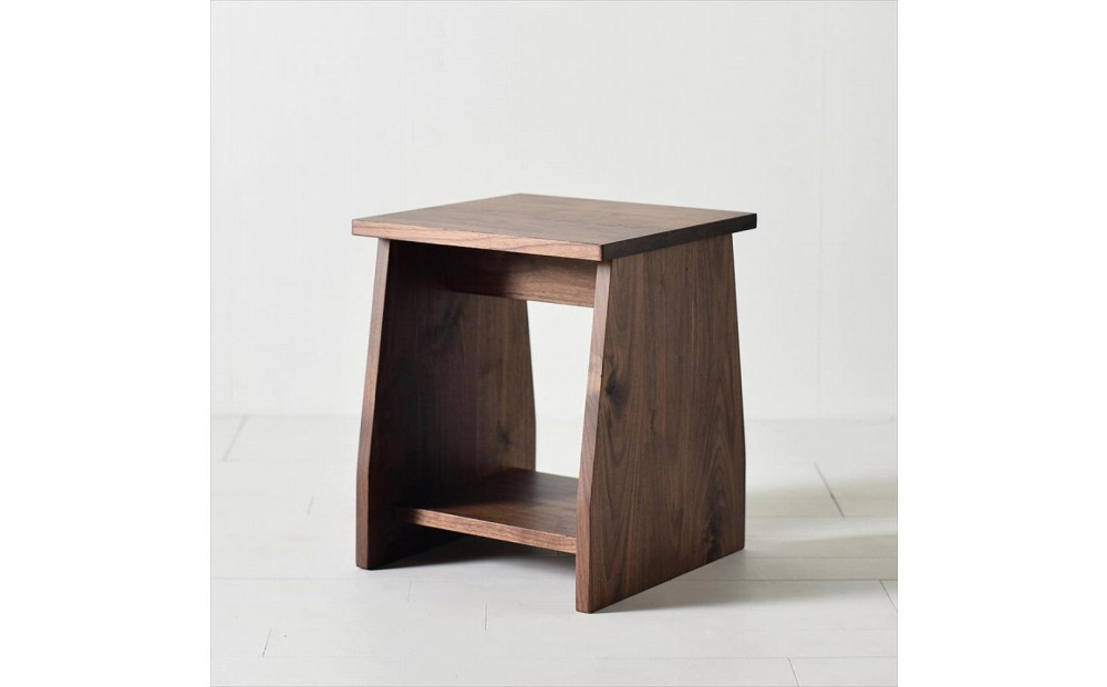 座面の下にモノが置けるシェルフスツール ウォールナット無垢材 ベンチの他に花台やステップ、ベッドサイドテーブルとしても使えます