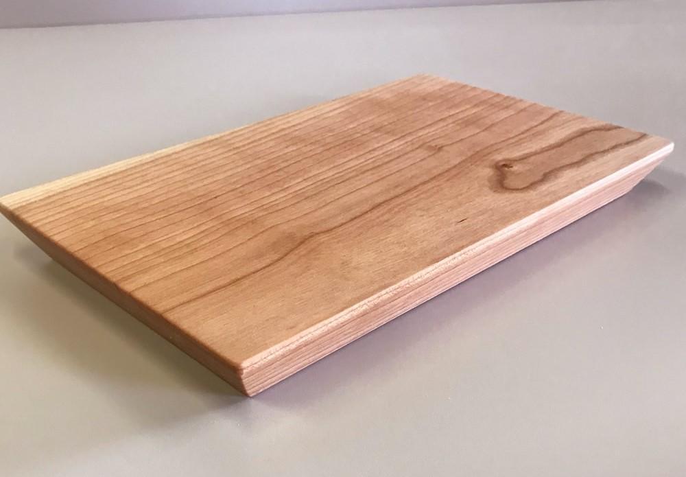 【ブラックチェリー材一枚板のカッティングボード・まな板　25ｃｍ】キッチン用品 台所 新築 引っ越し プレゼント 贈り物 母の日 父の日 誕生日 MUKU屋 MUFactory