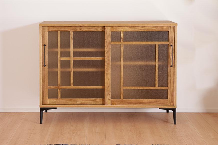 【amico／アミコ 120キャビネット】★レトロなガラス扉がノスタルジックな雰囲気を感じるおしゃれなデザインのキャビネット強くて頑丈なアッシュ材の木目と質感を活かしたオイル塗装仕上げ