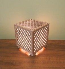 レーザー行灯「趣」 キューブ 七宝透かし模様(和紙貼り)