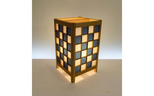 角行灯「匠」 Mサイズ 楮和紙 無地(晒) 紺色 市松模様(格子組子)