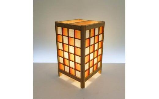角行灯「匠」 Mサイズ 楮和紙 無地(晒) 橙色 市松模様(格子組子)